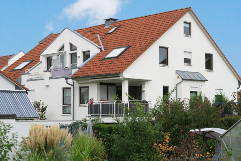 Modernes Mehrfamilienhaus